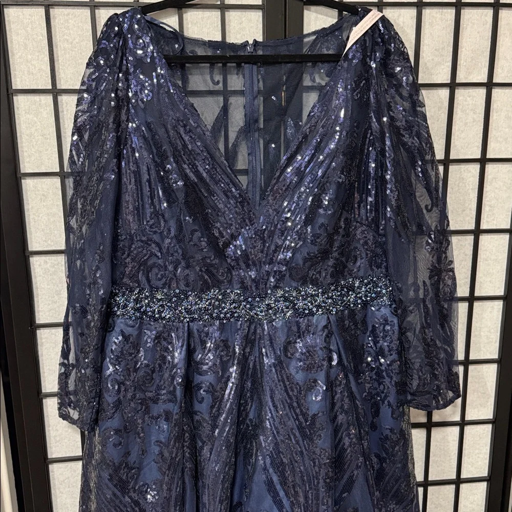 Mac Duggal size 18 style 67113 Long Sleeve Embellished Evening Gown navy blue - Picture 3 of 13